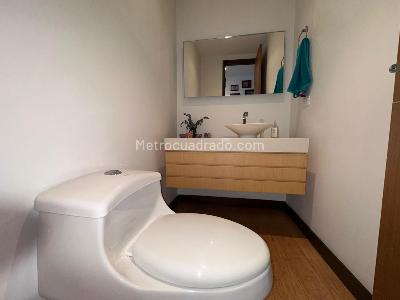 Apartamento de 3 alcobas en venta en El Poblado, Medellín, 199 m² · foto 16 de 19