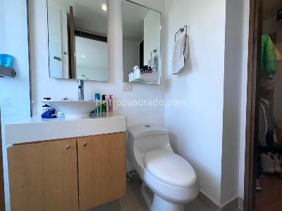 Apartamento de 3 alcobas en venta en El Poblado, Medellín, 199 m² · foto 17 de 19