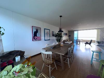 Apartamento de 3 alcobas en venta en El Poblado, Medellín, 199 m² · foto 4 de 19