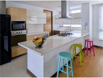 Apartamento de 3 alcobas en venta en El Poblado, Medellín, 199 m² · foto 5 de 19