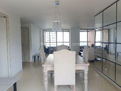 Apartamento de 3 alcobas en venta en El Poblado, Medellín, 130 m² · foto 2 de 19
