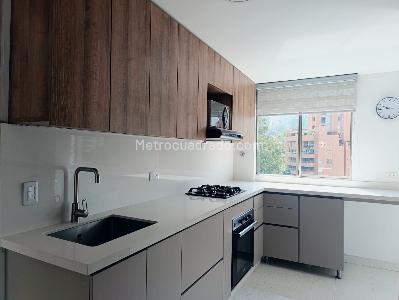 Apartamento de 3 alcobas en venta en El Poblado, Medellín, 130 m² · foto 7 de 19