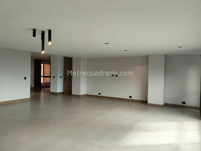 Apartamento de 3 alcobas en venta en El Poblado, Medellín, 188 m² · foto 3 de 19