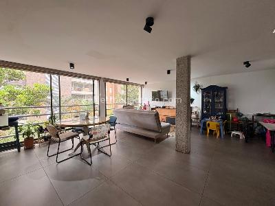 Casa de 4 alcobas en arriendo en El Poblado, Medellín, 248 m² · foto 2 de 18