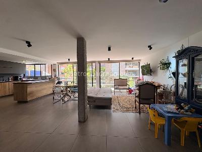 Casa de 4 alcobas en arriendo en El Poblado, Medellín, 248 m² · foto 3 de 18