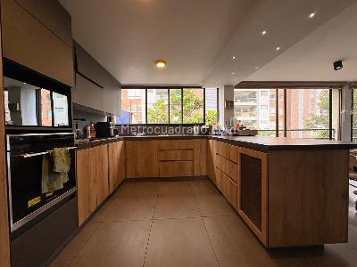 Casa de 4 alcobas en arriendo en El Poblado, Medellín, 248 m² · foto 5 de 18