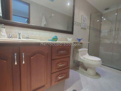Casa de 3 alcobas en venta en El Poblado, Medellín, 256 m² · foto 17 de 20