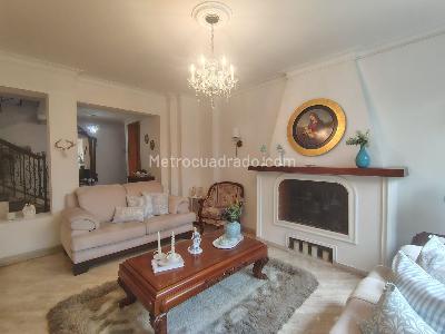 Casa de 3 alcobas en venta en El Poblado, Medellín, 256 m² · foto 2 de 20