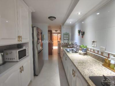 Casa de 3 alcobas en venta en El Poblado, Medellín, 256 m² · foto 6 de 20