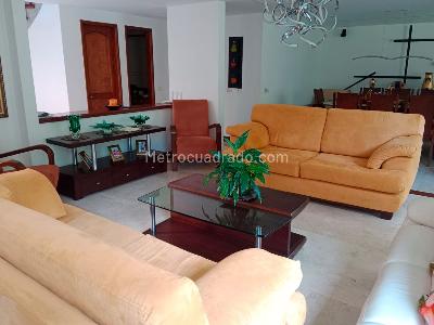 Casa de 4 alcobas en venta en Envigado, Envigado, 550 m² · foto 2 de 17