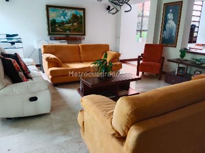 Casa de 4 alcobas en venta en Envigado, Envigado, 550 m² · foto 3 de 17