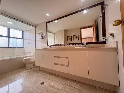 Apartamento de 4 alcobas en venta en El Poblado, Medellín, 295 m² · foto 17 de 20