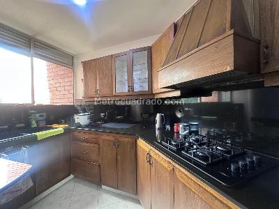 Apartamento en venta en El Poblado, Medellín · foto 6 de 19