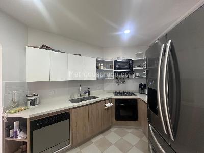 Apartamento de 2 alcobas en venta en El Poblado, Medellín, 127 m² · foto 8 de 17