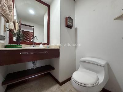 Apartamento de 3 alcobas en venta en El Poblado, Medellín, 212 m² · foto 17 de 20
