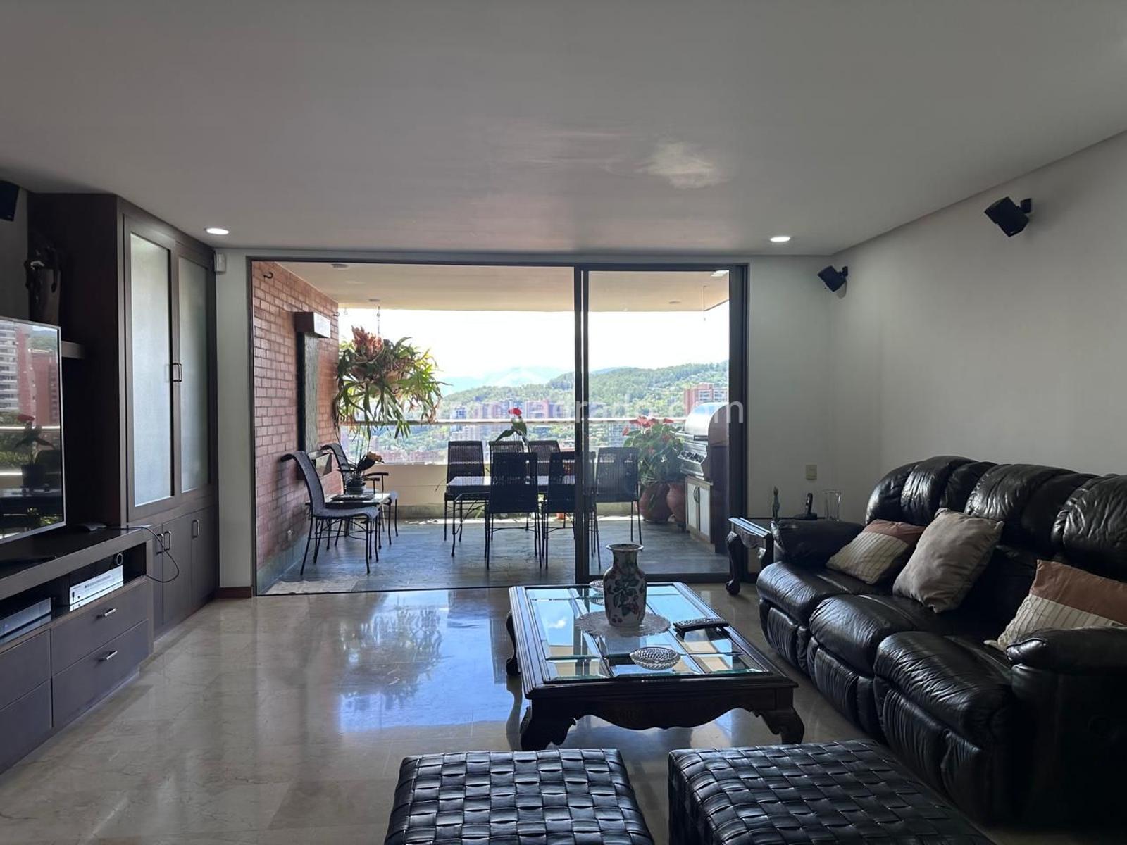 Apartamento de 3 habitaciones en venta en El Poblado, Medellín — imagen 1 de 20