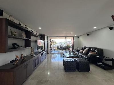 Apartamento de 3 alcobas en venta en El Poblado, Medellín, 212 m² · foto 2 de 20
