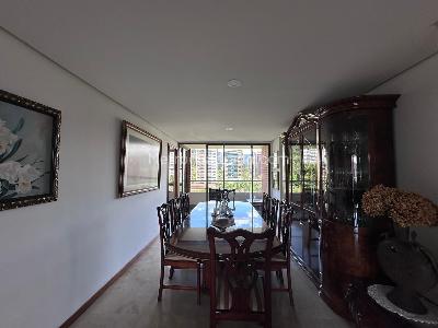 Apartamento de 3 alcobas en venta en El Poblado, Medellín, 212 m² · foto 4 de 20