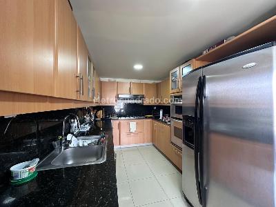 Apartamento de 3 alcobas en venta en El Poblado, Medellín, 212 m² · foto 8 de 20