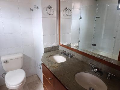 Apartamento de 3 alcobas en venta en El Poblado, Medellín, 160 m² · foto 17 de 18