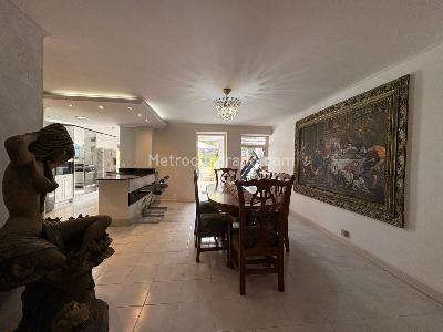 Apartamento de 4 alcobas en venta en El Poblado, Medellín, 225 m² · foto 2 de 20