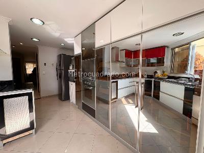 Apartamento de 4 alcobas en venta en El Poblado, Medellín, 225 m² · foto 8 de 20