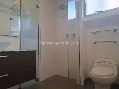 Apartamento de 2 alcobas en arriendo en El Poblado, Medellín, 98 m² · foto 13 de 18