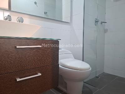 Apartamento de 2 alcobas en arriendo en El Poblado, Medellín, 98 m² · foto 14 de 18