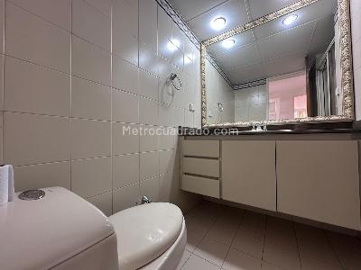 Apartamento de 3 alcobas en arriendo en El Tesoro, Medellín, 172 m² · foto 18 de 19