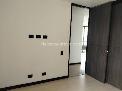 Apartamento de 3 alcobas en arriendo en Lalinde, Medellín, 137 m² · foto 16 de 20