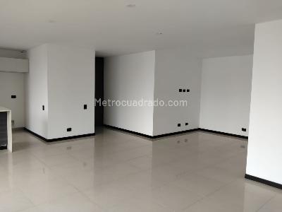 Apartamento de 3 alcobas en arriendo en Lalinde, Medellín, 137 m² · foto 3 de 20