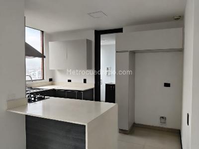 Apartamento de 3 alcobas en arriendo en Lalinde, Medellín, 137 m² · foto 5 de 20