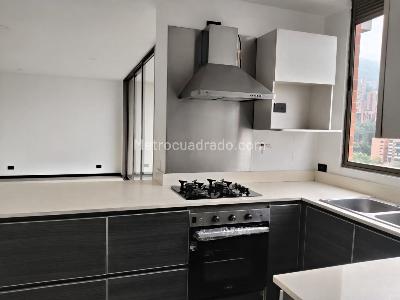 Apartamento de 3 alcobas en arriendo en Lalinde, Medellín, 137 m² · foto 7 de 20