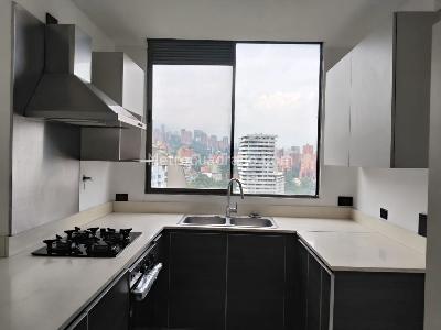 Apartamento de 3 alcobas en arriendo en Lalinde, Medellín, 137 m² · foto 8 de 20