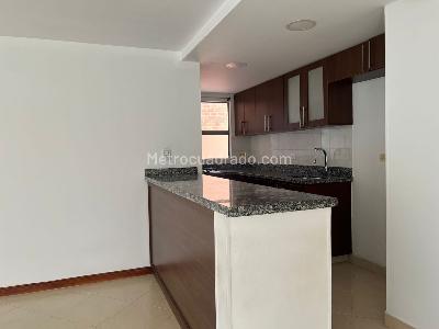 Apartamento de 3 alcobas en arriendo en Envigado, Envigado, 86 m² · foto 3 de 13