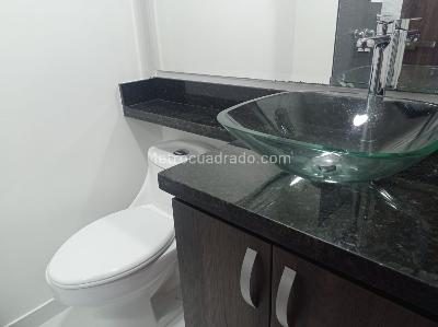 Apartamento de 2 alcobas en venta en El Poblado, Medellín, 65 m² · foto 18 de 19