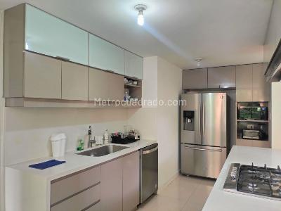 Apartamento en venta en El Poblado, Medellín · foto 8 de 19
