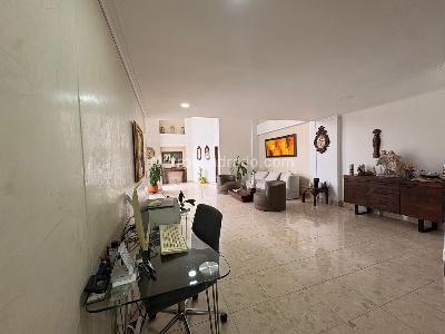 Apartamento en venta en El Poblado, Medellín · foto 2 de 17