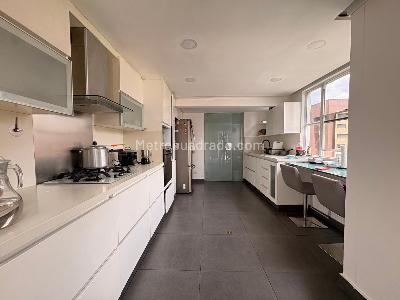 Apartamento en venta en El Poblado, Medellín · foto 6 de 17