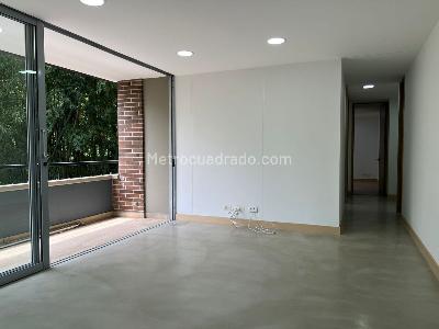 Apartamento de 3 alcobas en venta en El Poblado, Medellín, 82 m² · foto 2 de 19