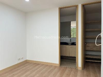Apartamento de 3 alcobas en venta en El Poblado, Medellín, 82 m² · foto 9 de 19