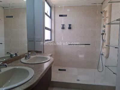 Apartamento de 4 alcobas en venta en El Poblado, Medellín, 240 m² · foto 15 de 17