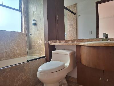 Apartamento de 4 alcobas en venta en El Poblado, Medellín, 240 m² · foto 17 de 17