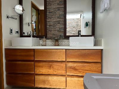 Casa de 3 alcobas en venta en El Poblado, Medellín, 229 m² · foto 16 de 20