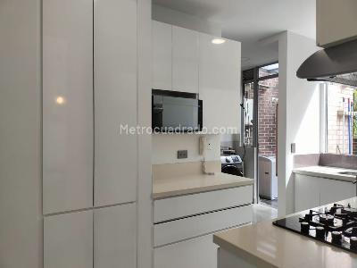 Apartamento de 2 alcobas en venta en El Poblado, Medellín, 167 m² · foto 6 de 20