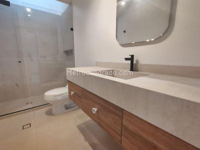 Casa de 3 alcobas en arriendo en El Poblado, Medellín, 320 m² · foto 17 de 20