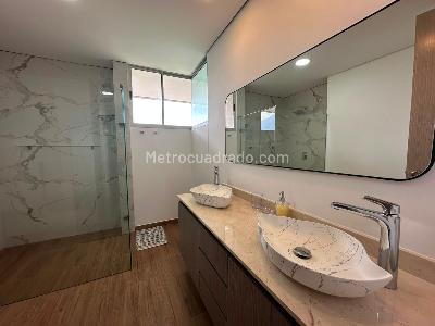 Apartamento de 3 alcobas en venta en El Tesoro, Medellín, 220 m² · foto 16 de 19