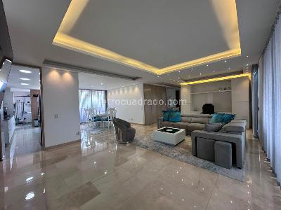 Apartamento de 3 alcobas en venta en El Tesoro, Medellín, 220 m² · foto 2 de 19