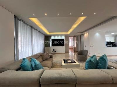 Apartamento de 3 alcobas en venta en El Tesoro, Medellín, 220 m² · foto 3 de 19