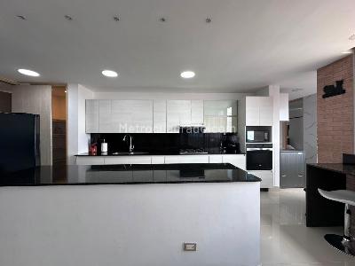 Apartamento de 3 alcobas en venta en El Tesoro, Medellín, 220 m² · foto 6 de 19